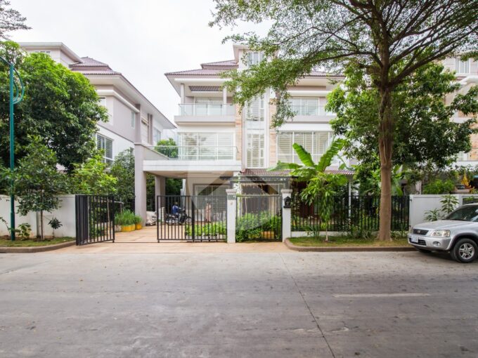 6 Bedroom Single Villa For Rent - Russey Keo