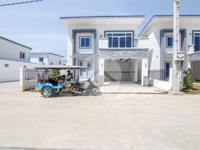 3 Bedroom Corner Villa For Sale - Borey Modern 01