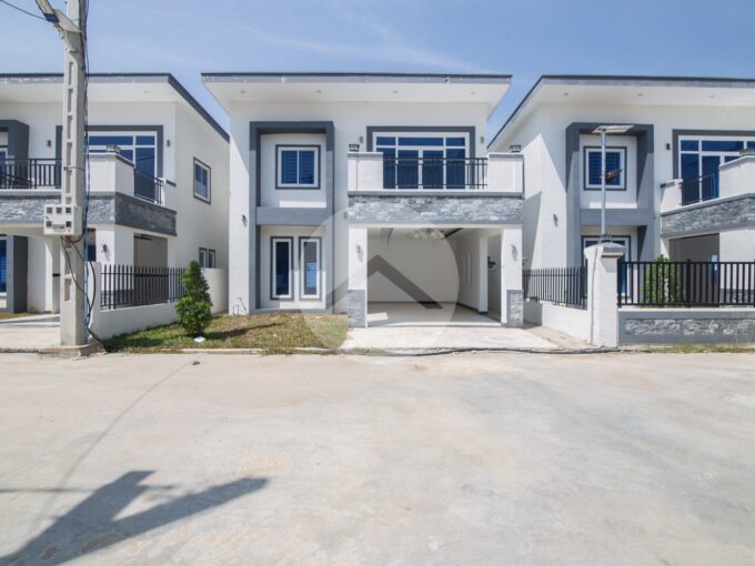 Corner Villa For Sale in Borey Modern 01- Kambol- Phnom Penh