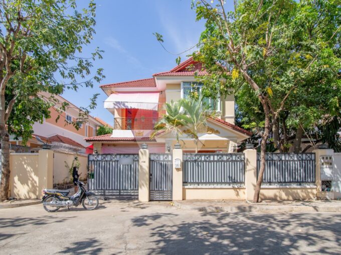 3 Bedroom Villa For Rent - Tonle Bassac
