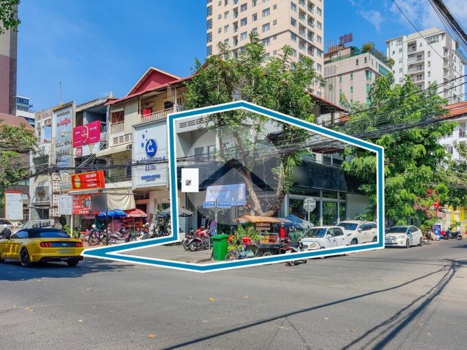 77 Sqm Retail Corner Space For Rent - BKK1