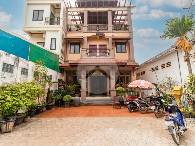 25 Bedroom Guesthouse For Rent - Sala Kamreuk