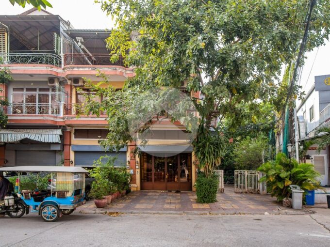 4 Bedroom Townhouse For Sale - Borey Sopheak Mongkul