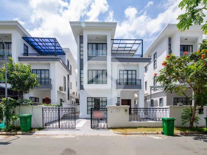 6 Bedroom Villa for Rent - Chak Angrae Kraom
