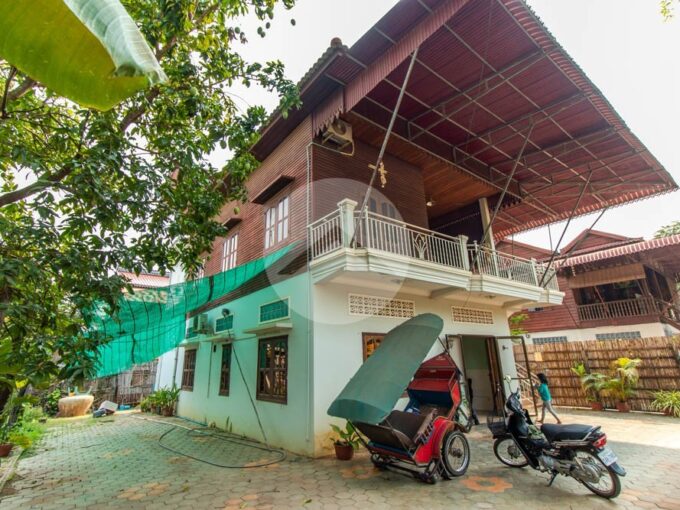 5 Bedroom Wooden House For Rent - Sala Kamreuk