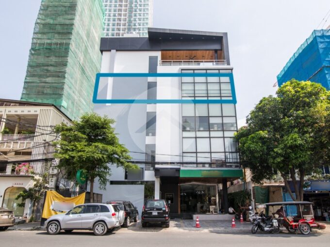 150 Sqm Office Space For Rent - BKK1