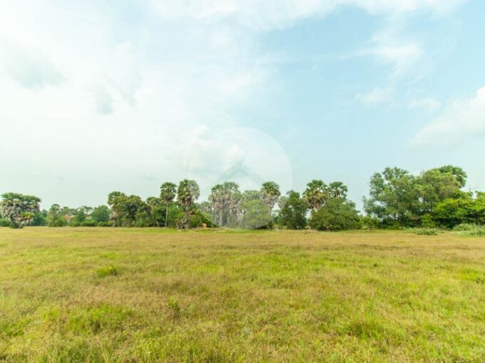 10070 Sqm Land For Sale - Bakong District