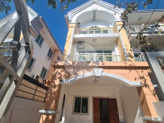 4 Bedroom Link House For Rent - Chamkamorn