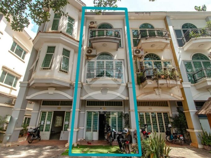4 Bedroom Shophouse For Sale - Slor Kram