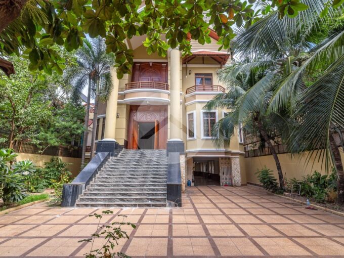6 Bedroom Villa For Rent - BKK1