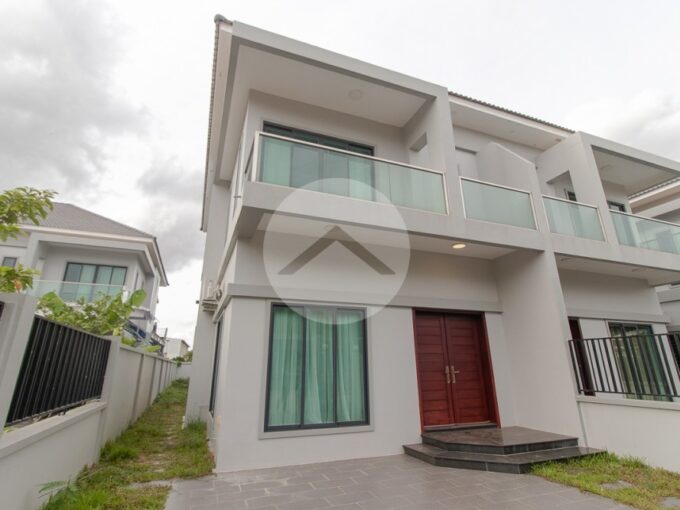 3 Bedroom Villa For Rent - Svay Thom