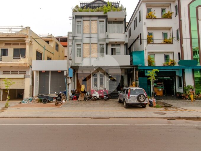 20 Bedroom Guesthouse For Rent - Sala Kamreuk