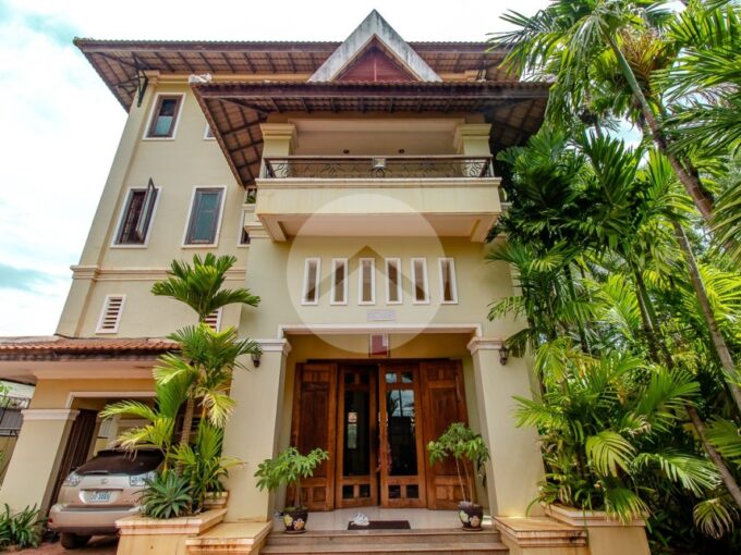 8 Bedroom Villa For Sale - Sala Kamreuk