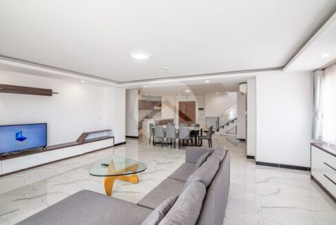 3 Bedroom Serviced Apartment For Rent - Beoung Raing