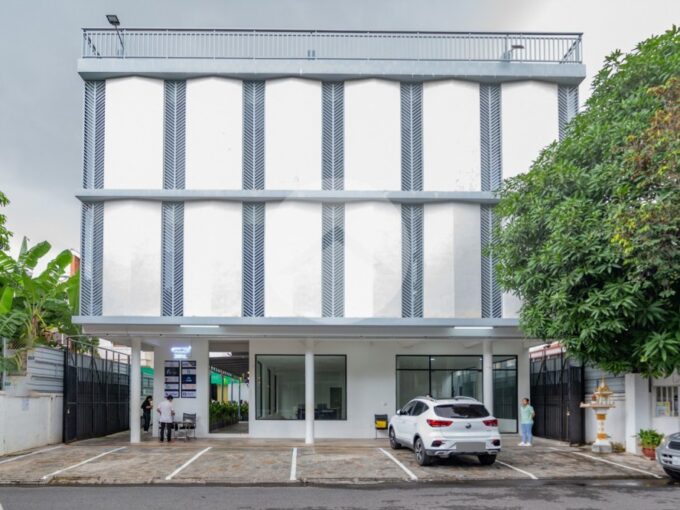 117 Sqm Retail Space For Rent - BKK1