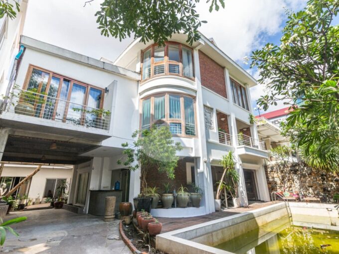 13 Bedroom Commercial Villa For Rent - BKK1