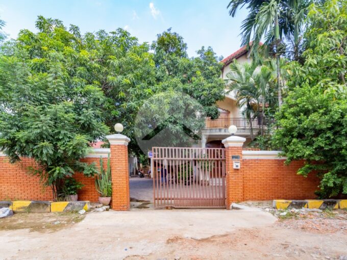 7 Bedroom Villa For Sale - Chroy Changvar