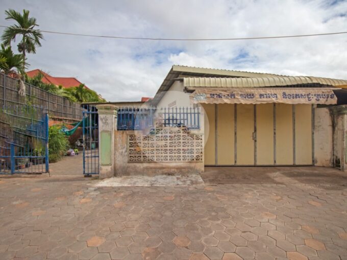 12 Bedroom Commercial House For Sale - Wat Bo