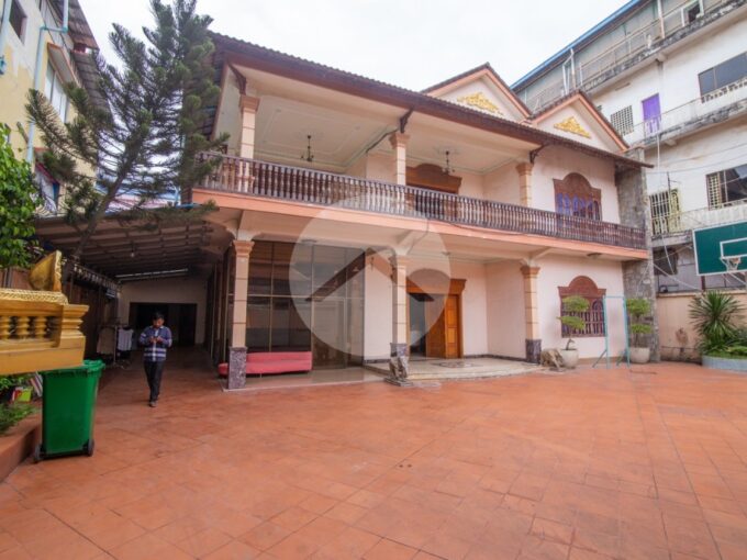 6 Bedroom Commercial Villa For Rent - Chamkarmorn