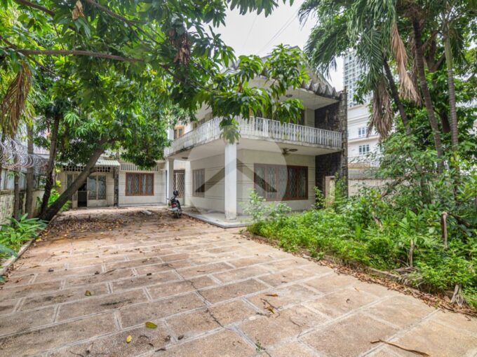 4 Bedrooms Commercial Villa For Rent - BKK1