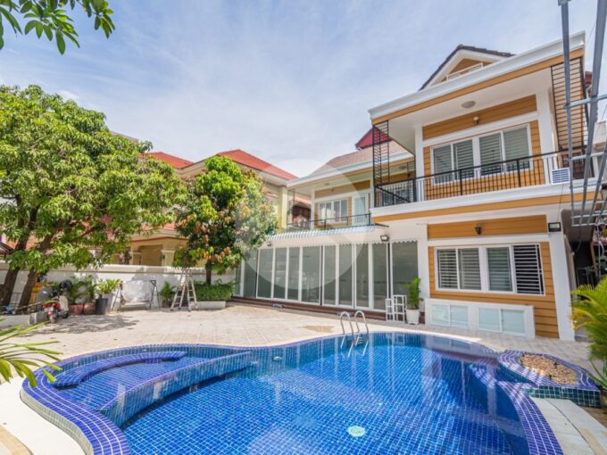 4 Bedroom Commercial Villa For Rent - Russian Market