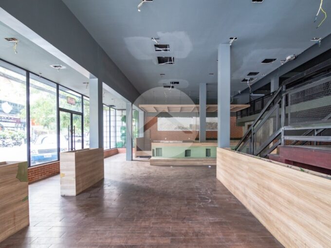 350 Sqm Corner Retail Space For Rent - Daun Penh