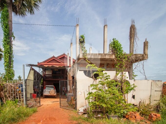 300 Sqm Land and House For Sale - Chreav