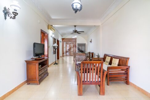 2 Bedroom Apartment For Rent- BKK1