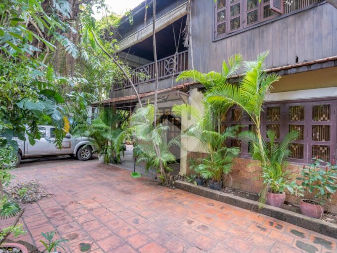 3 Bedroom  Flat For Rent - Boeung Trabek