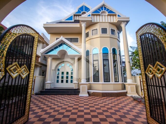 3 Bedroom Luxury Villa For Sale - Chreav