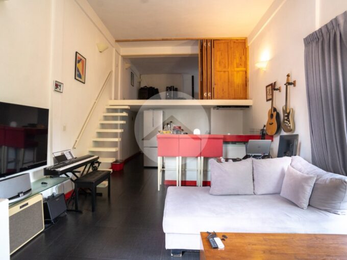 2 Bedroom Renovated Flat For Sale - Daun Penh