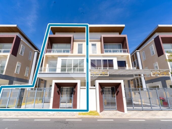 4 Bedroom Plumeria Grand Twin Villa For Sale - Botanic City