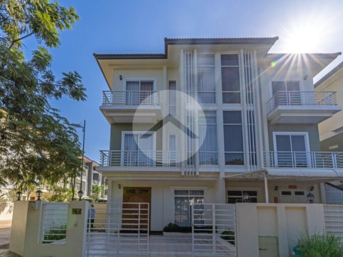 4 Bedroom House For Sale - Svay Dangkum