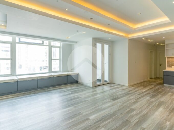 6th Floor 2 Bedroom Apartment For Sale - Silvertown