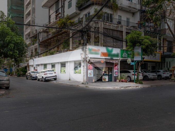 88 Sqm Retail Space For Rent - BKK1