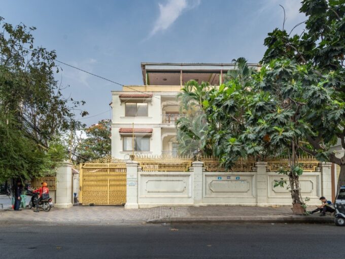 10 Bedrooms Commercial Villa For Rent - BKK1