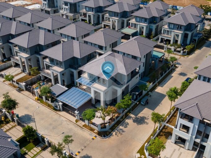 7 Bedroom Corner Queen Villa For Sale - Chip Mong Landmark 60M