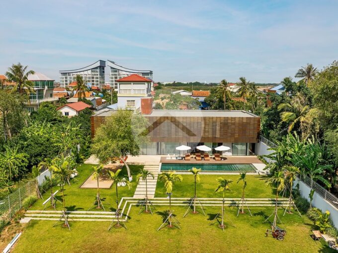 9 Bedroom Luxury Villa For Sale - Along Mekong River