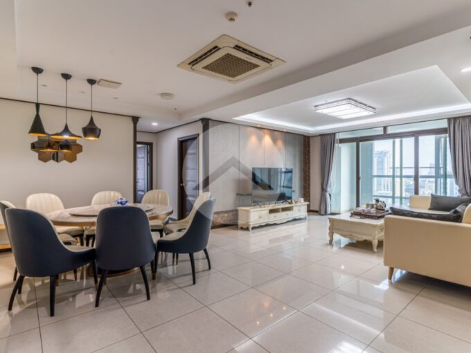 3 Bedroom Condo For Rent - De Castle Royal