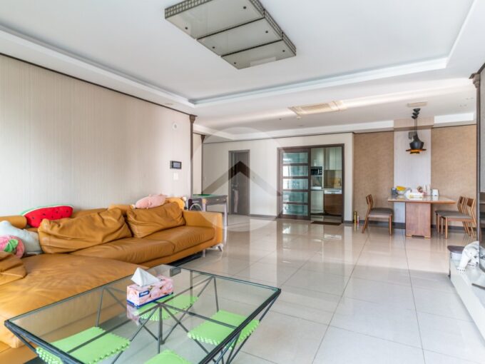 3 Bedroom Condo For Rent - De Castle Royal