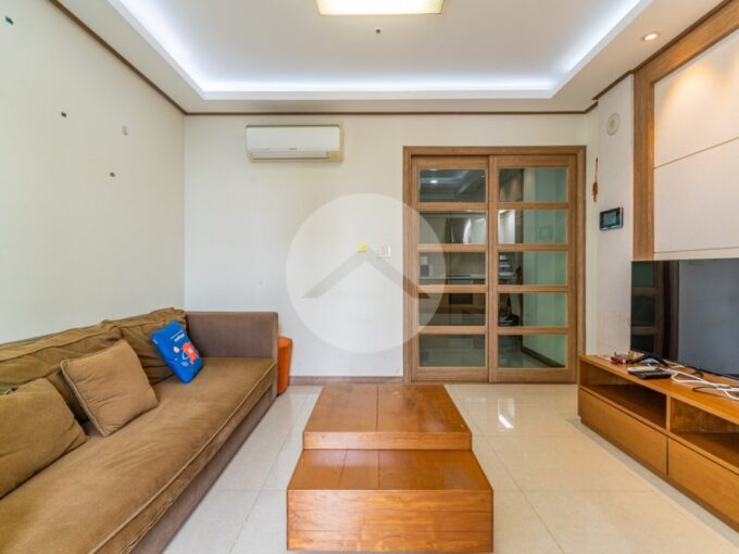 1 Bedroom  Condo For Rent - Decastle Royal