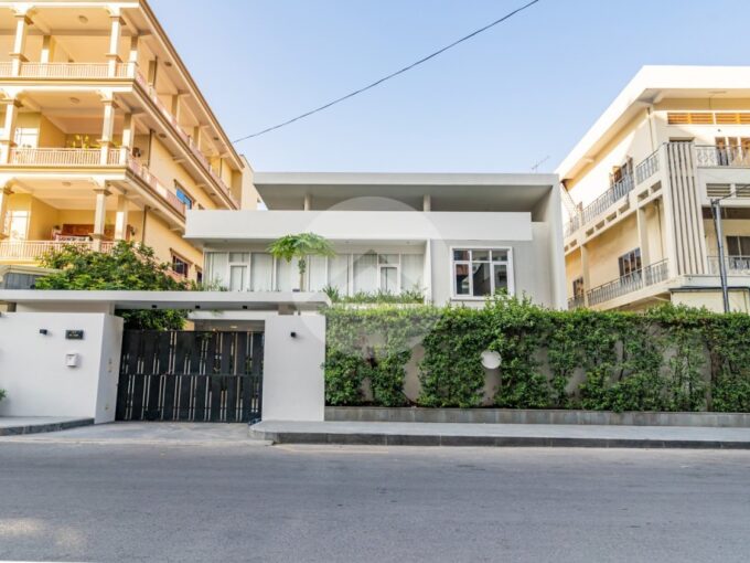 6 Bedroom Villa For Sale - Toul Svay Prey 2