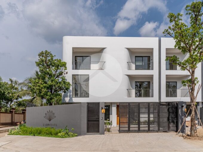 7 Bedroom Luxury Corner Villa For Sale - Veal Sbov