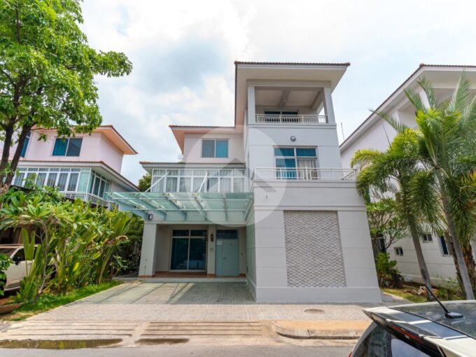 4 Bedroom Villa For Rent - Camko City