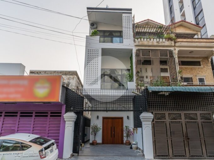 4 Bedroom Townhouse For Sale - Boeung Trabek