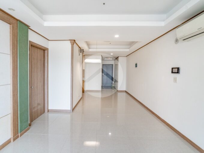 13th Floor 1 Bedroom Condo For Sale - De Castle Royal
