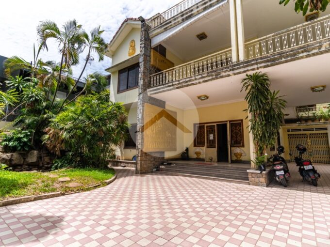 6 Bedroom Commercial Villa For Rent - BKK1