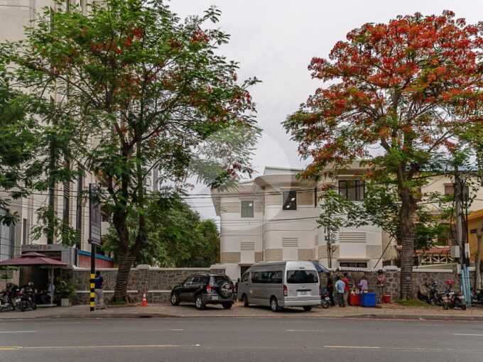 900 Sqm Commercial Space For Rent - Tonle Bassac