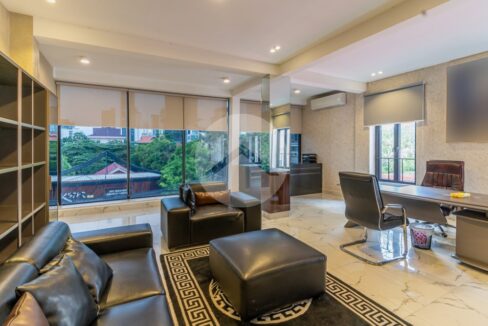 216 Sqm Office Space For Rent - BKK1