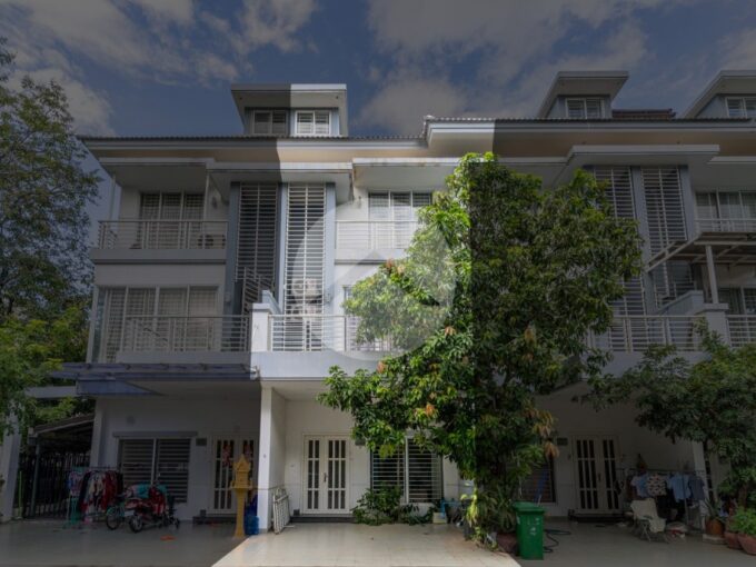 4 Bedroom Linked Villa For Rent - Borey Peng Huoth